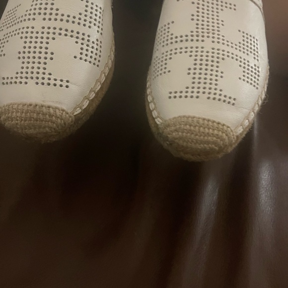 Tory Burch white mini ballet flats. Lightweight comfy . - Picture 5 of 8